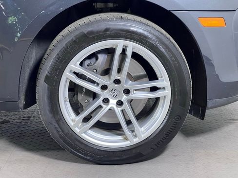 Certified 2023 Porsche Macan Turbo AWD/4WD image 13
