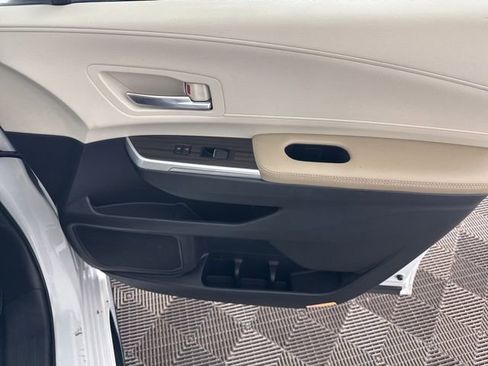Used 2022 Toyota Sienna Limited image 21