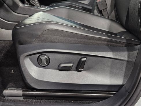 Used 2024 Volkswagen Tiguan SE image 23