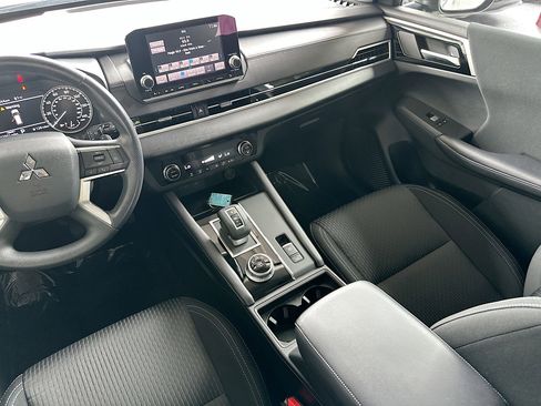 Used 2023 Mitsubishi Outlander ES FWD image 20
