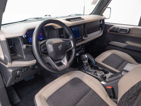 Used 2022 Ford Bronco Wildtrak image 4