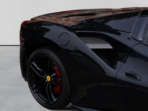 Used 2019 Ferrari 488 Spider RWD image 4