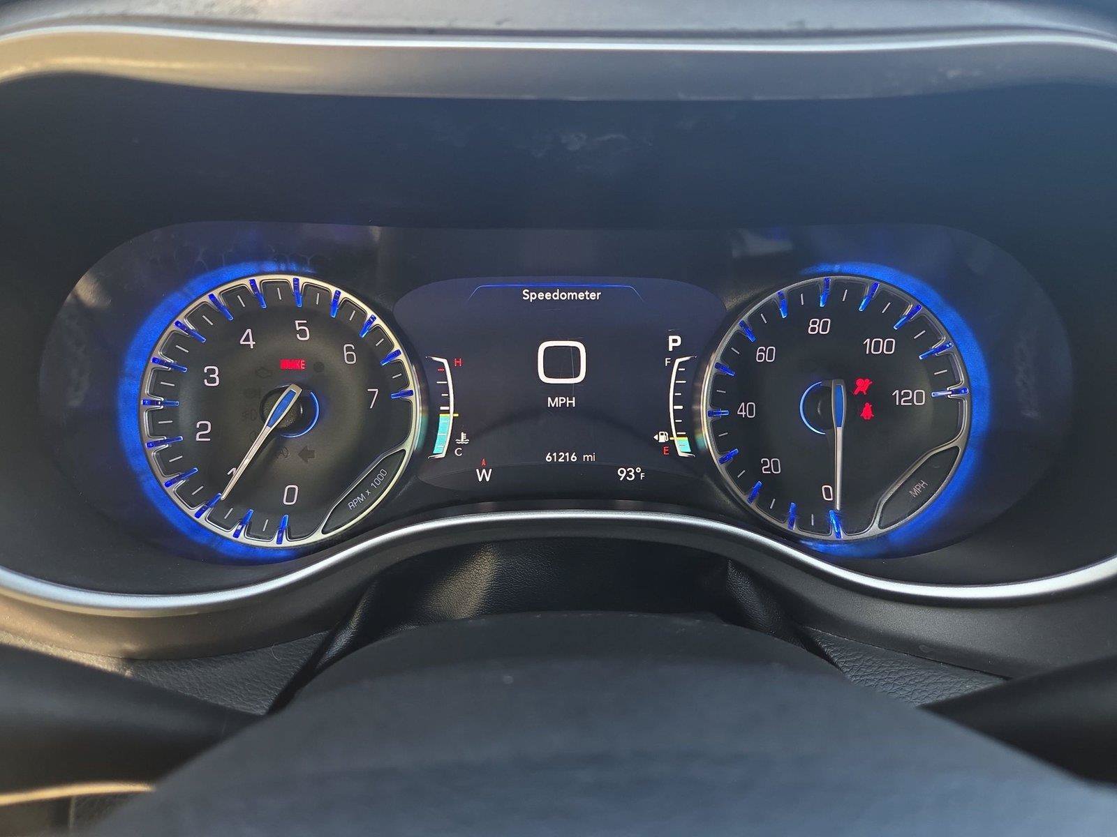 Used 2023 Chrysler Pacifica Touring-L FWD image 13