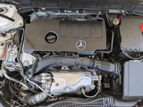 Used 2022 Mercedes-Benz GLB 250 image 30