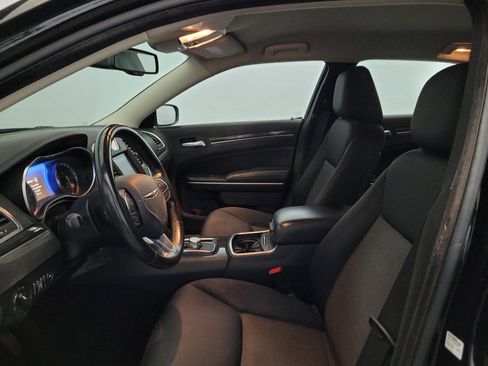 Used 2019 Chrysler 300 Touring RWD image 17