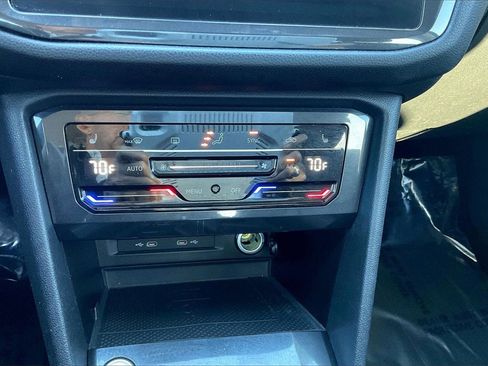 Used 2022 Volkswagen Tiguan SE image 30