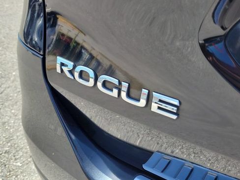Used 2016 Nissan Rogue SV w/ SV Premium Package FWD image 8