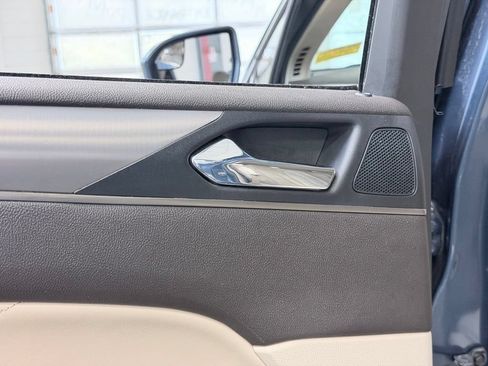 Used 2018 Lincoln MKC Premiere FWD image 17