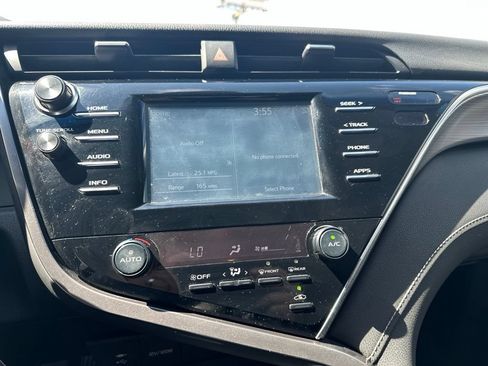 Used 2018 Toyota Camry SE FWD image 9