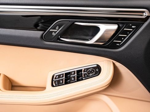Certified 2023 Porsche Macan S AWD/4WD image 30