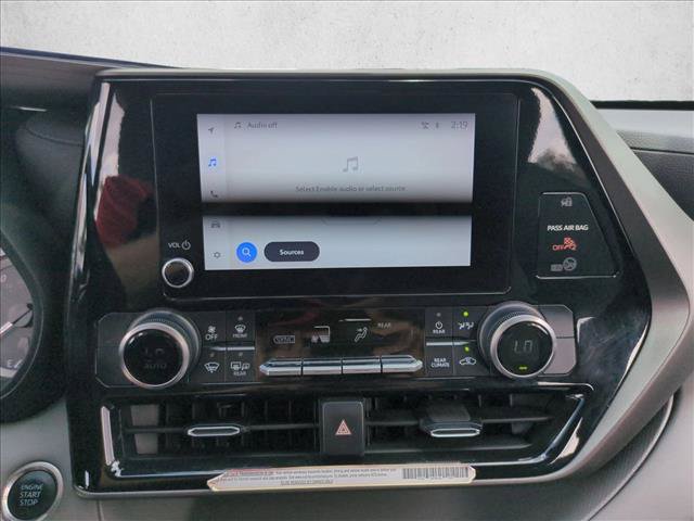 Used 2024 Toyota Highlander LE FWD image 14