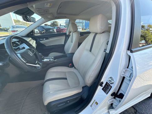 Used 2019 Honda Civic Touring image 21