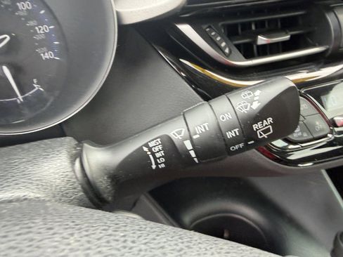 Used 2020 Toyota C-HR LE FWD image 24