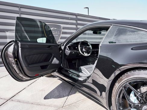 Used 2022 Porsche 911 Carrera 4 GTS w/ Premium Package AWD/4WD image 28