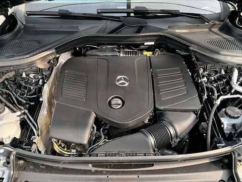 Used 2025 Mercedes-Benz GLC 300 4MATIC image 32
