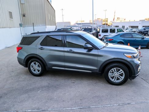 Used 2023 Ford Explorer XLT image 6
