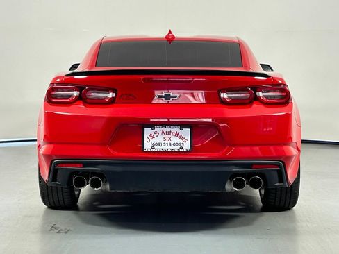Used 2024 Chevrolet Camaro LT RWD image 7