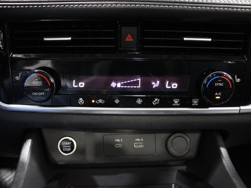 Used 2022 Nissan Rogue SV w/ SV Premium Package AWD/4WD image 17