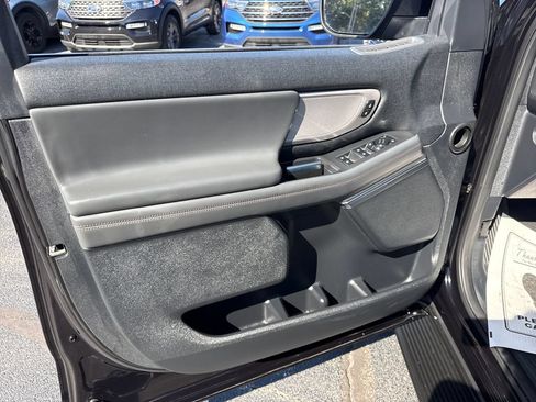 Used 2025 Ford Expedition Active AWD/4WD image 31