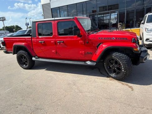 Used 2021 Jeep Gladiator Sport AWD/4WD image 2