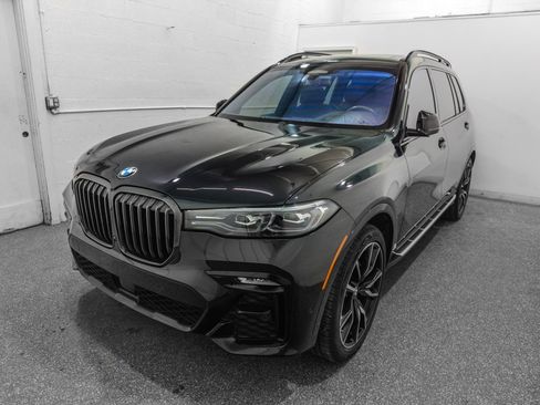 Used 2022 BMW X7 xDrive40i w/ M Sport Package AWD/4WD image 4