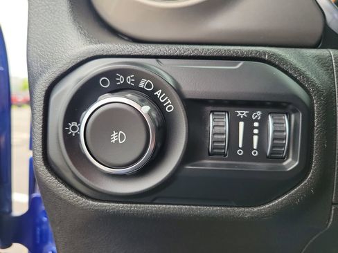 Used 2018 Jeep Wrangler Unlimited Sport S AWD/4WD image 29