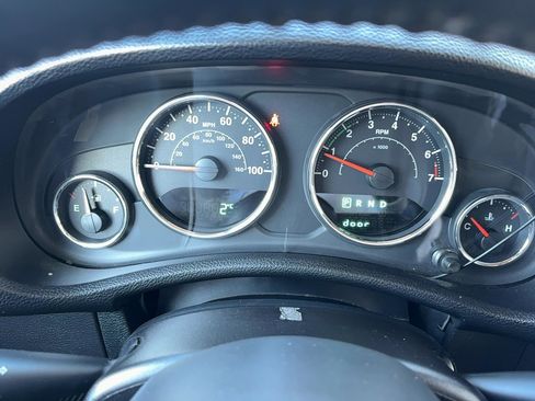 Used 2014 Jeep Wrangler Unlimited Sahara image 16