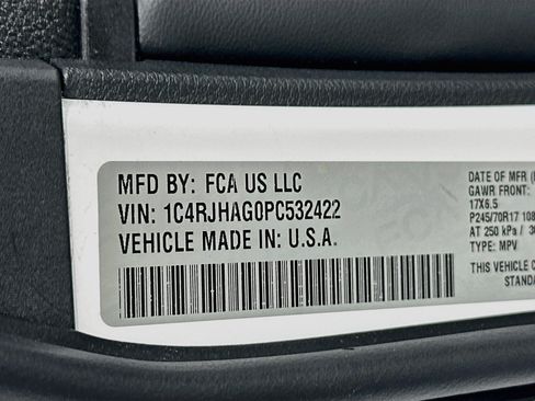 Used 2023 Jeep Grand Cherokee Laredo AWD/4WD image 29