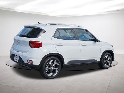Used 2025 Hyundai Venue SEL image 7