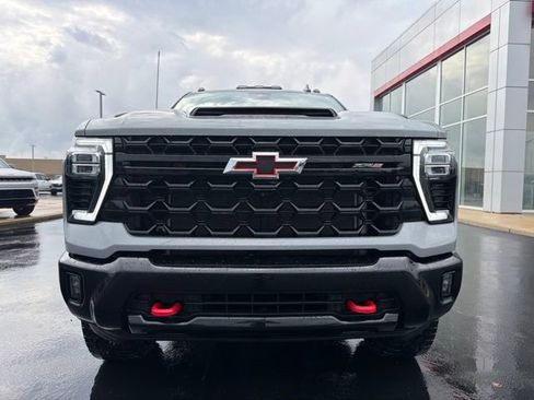 Used 2024 Chevrolet Silverado 2500 ZR2 w/ Technology Package AWD/4WD image 3