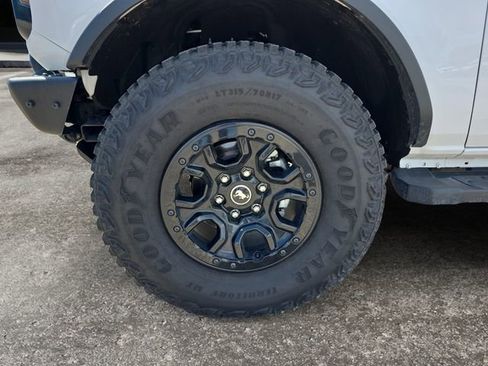 Used 2024 Ford Bronco Wildtrak image 9