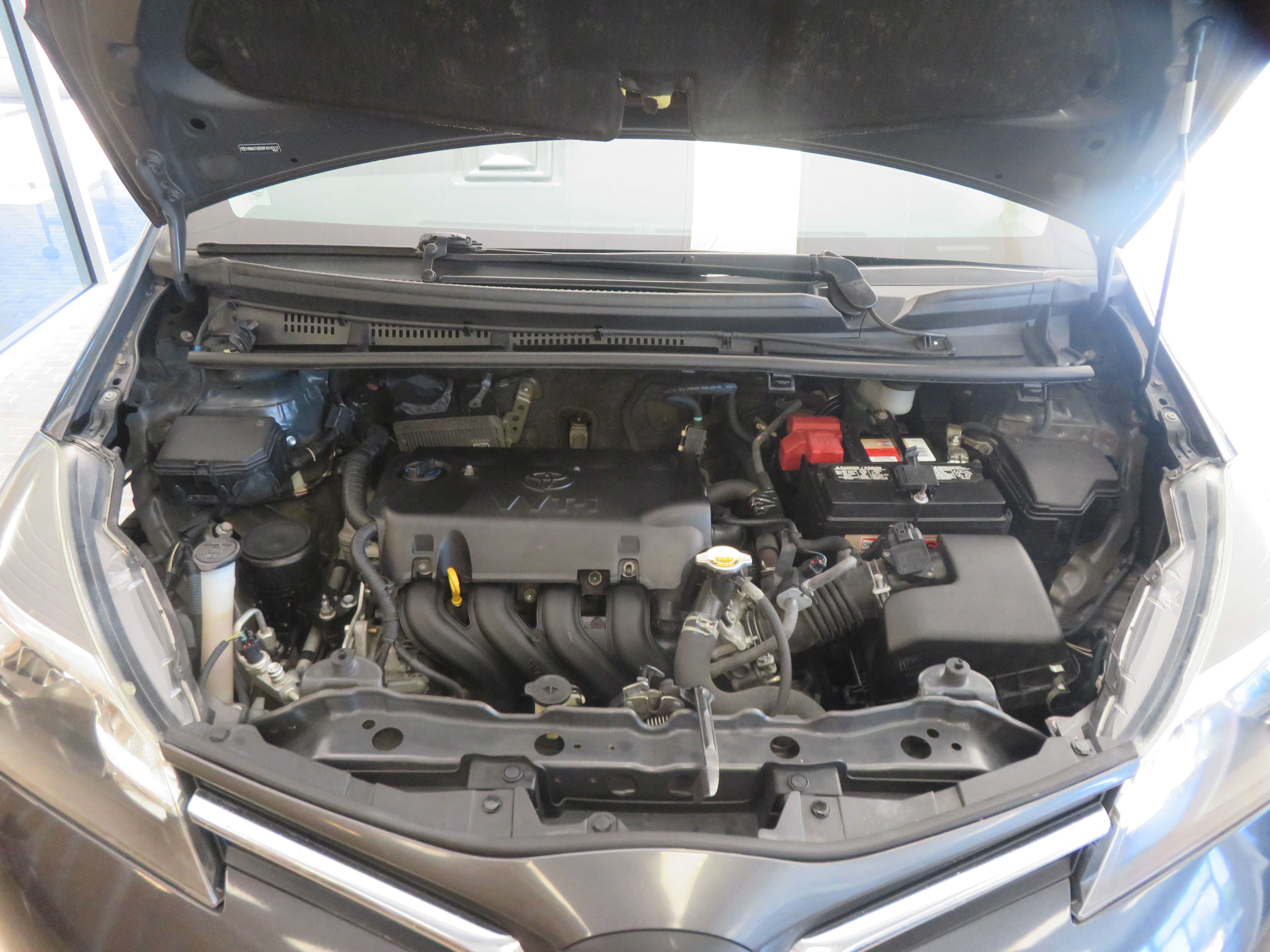 Used 2015 Toyota Yaris L FWD image 41