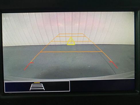 Used 2023 Chevrolet Equinox LT w/ Driver Convenience Package image 9