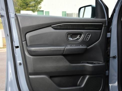 Used 2023 Honda Pilot Elite image 11