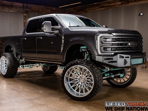 Used 2023 Ford F250 Platinum image 1