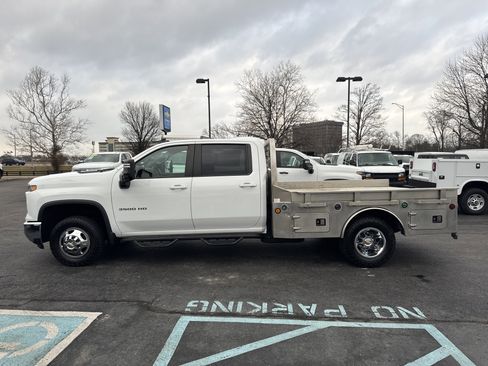 Used 2024 Chevrolet Silverado 3500 LT w/ Convenience Package image 7