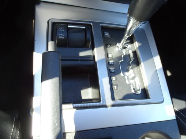 Used 2010 Jeep Liberty Limited w/ Tire & Wheel Group AWD/4WD image 19