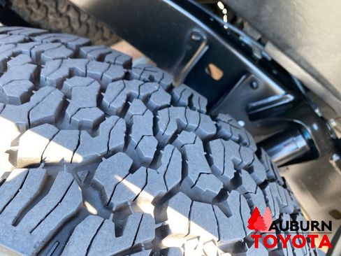 Used 2018 Toyota Tacoma TRD Sport AWD/4WD image 10