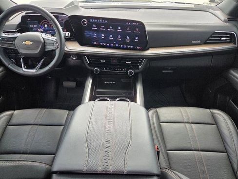 Used 2025 Chevrolet Tahoe High Country AWD/4WD image 13