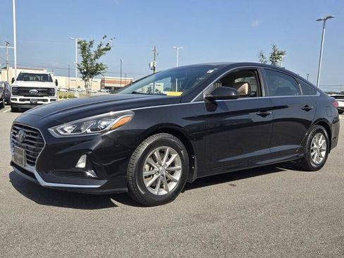Used 2019 Hyundai Sonata SE w/ Winter Weather Package FWD image 2