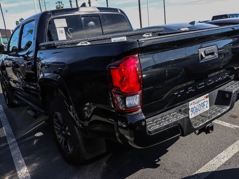 Used 2018 Toyota Tacoma TRD Sport w/ Technology Package image 7