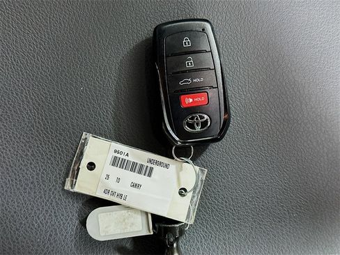 Used 2025 Toyota Camry SE image 34