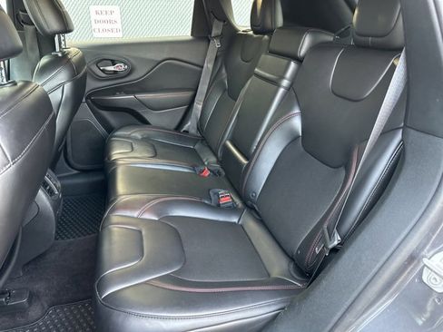 Used 2019 Jeep Cherokee Trailhawk w/ Cold Weather Group image 29