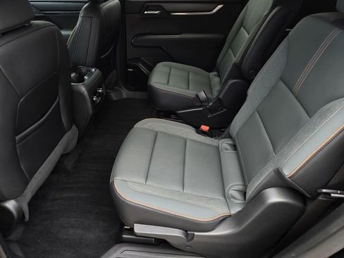 Used 2025 GMC Acadia AT4 AWD/4WD image 13