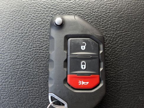 Used 2025 Jeep Wrangler Sport AWD/4WD image 33
