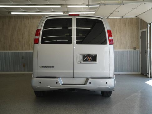 Used 2020 Chevrolet Express 2500 w/ Enhanced Convenience Package image 9
