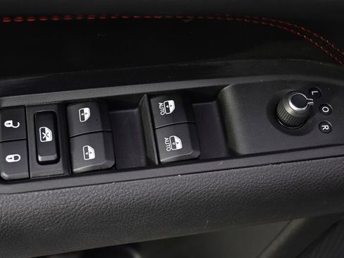 Used 2025 Jeep Compass Trailhawk image 23