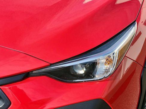 Certified 2025 Subaru Crosstrek 2.0i image 9