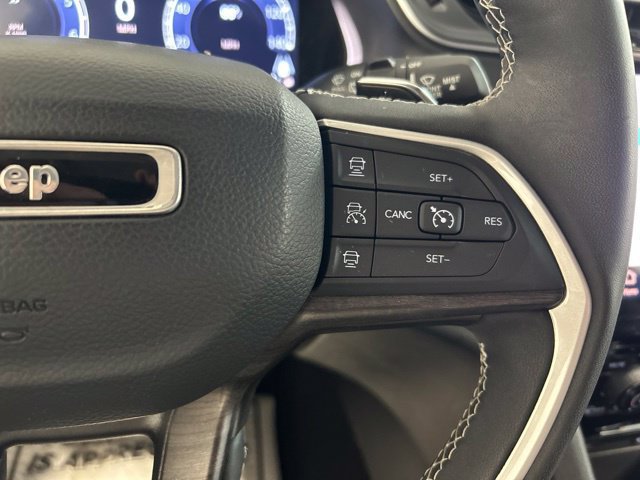 Used 2023 Jeep Grand Cherokee Limited AWD/4WD image 26