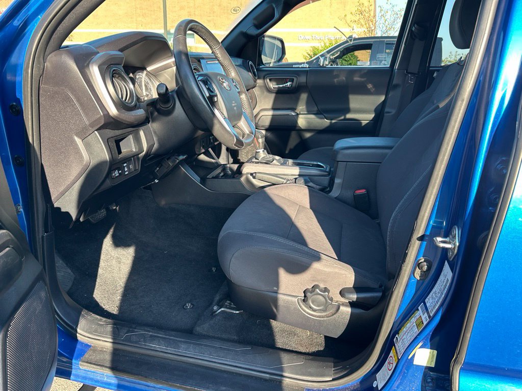 Used 2018 Toyota Tacoma TRD Off-Road AWD/4WD image 6